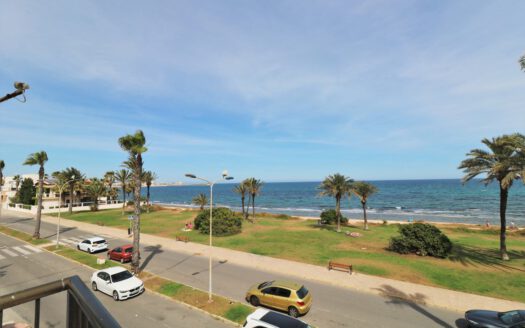 Duplex in erster Reihe zum Meer in TORREVIEJA