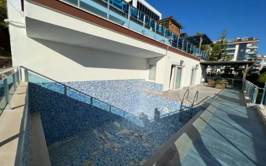 Terrassen-Wohnung mit Pool in CIKCILLI Alanya, Türkei