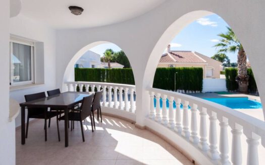 Villa mit Pool in CIUDAD QUESADA an der Costa Blanca in Spanien